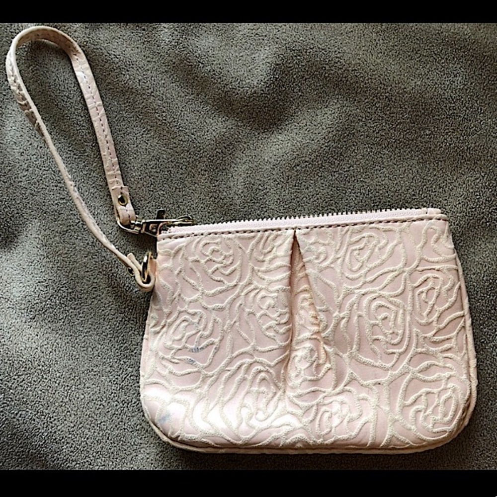 Kimchi Blue - Rose Print Wristlet Purse